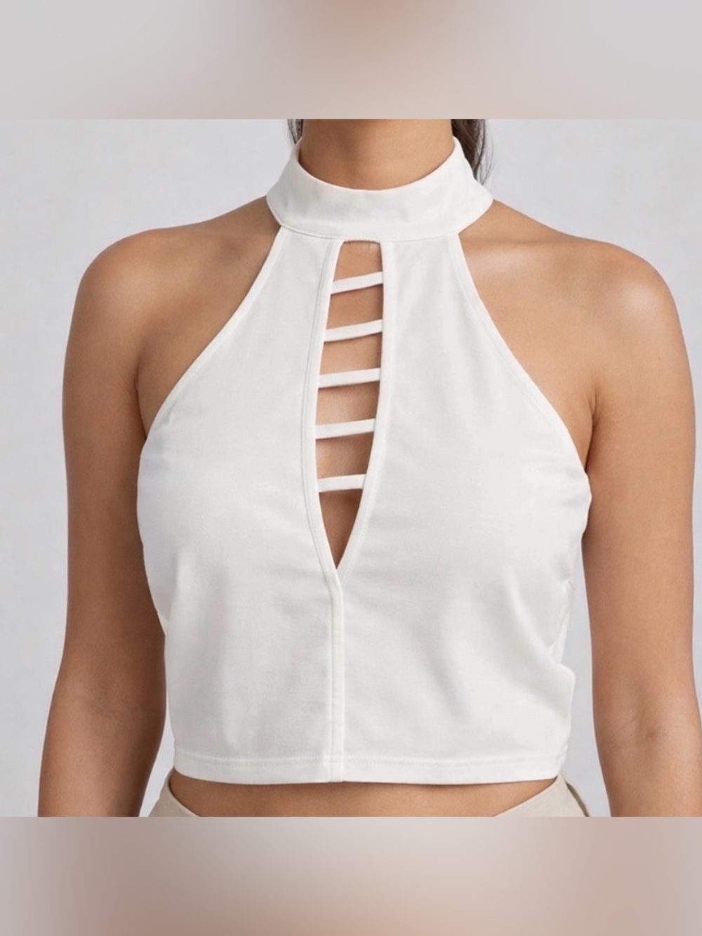 Windsor White Halter Crop Top Size M Runs Small 16” PTP(A381)✨